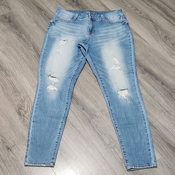 Maurices Light Blue Rugged Cropped Skinny Jeans - Picture 3 of 5